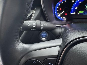 TOYOTA COROLLA 1.8 VVT-h GPF Icon Tech Touring Sports 5dr Petrol Hybrid CVT Eur