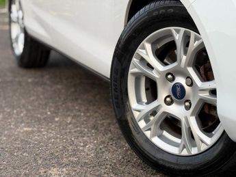 FORD B-MAX 1.6 Zetec Navigator MPV 5dr Petrol Powershift Euro 6 (105 ps)