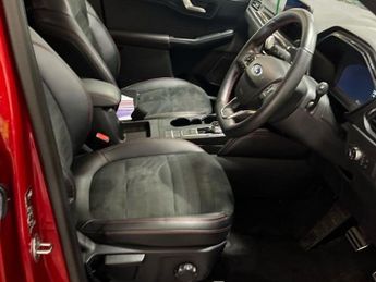 FORD KUGA 2.5 EcoBoost Duratec 14.4kWh ST-Line First Edition SUV 5dr Petro