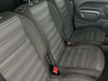 VAUXHALL Combo Life Electric 50kWh SE MPV 5dr Electric Auto (5 Seat, 7.4kW Charger) (136 ps)