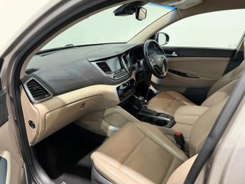 HYUNDAI TUCSON 2.0 CRDi Premium SUV 5dr Diesel Auto 4WD Euro 6 (185 ps)