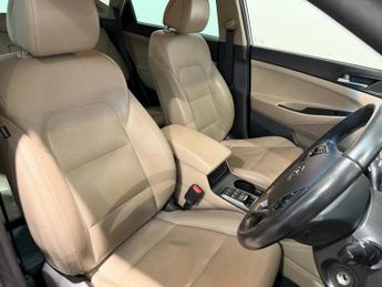 HYUNDAI TUCSON 2.0 CRDi Premium SUV 5dr Diesel Auto 4WD Euro 6 (185 ps)
