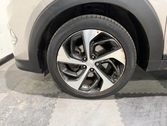 HYUNDAI TUCSON 2.0 CRDi Premium SUV 5dr Diesel Auto 4WD Euro 6 (185 ps)