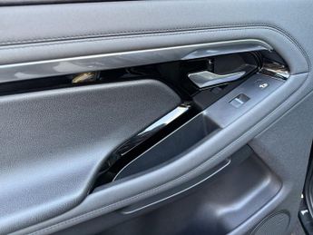 LAND ROVER RANGE ROVER EVOQUE 2.0 D180 R-Dynamic SE SUV 5dr Diesel Auto 4WD Euro 6 (s/s) (180 