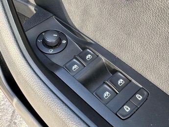 SKODA SUPERB 2.0 TDI SE Technology Estate 5dr Diesel DSG Euro 6 (s/s) (150 ps