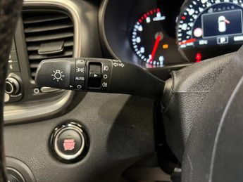 KIA SORENTO 2.2 CRDi KX-4 SUV 5dr Diesel Auto AWD Euro 6 (197 bhp)