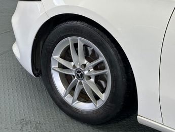 MERCEDES-BENZ A-CLASS 1.5 A180d SE Hatchback 5dr Diesel 7G-DCT Euro 6 (s/s) (116 ps)
