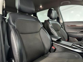 RENAULT KOLEOS 2.0 dCi Iconic SUV 5dr Diesel X-Trn A7 Euro 6 (s/s) (175 ps)