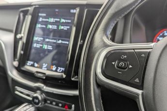 VOLVO XC60 2.0 D4 Momentum SUV 5dr Diesel Auto AWD Euro 6 (s/s) (190 ps)