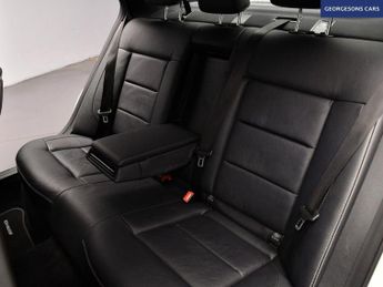 MERCEDES-BENZ E-CLASS 2.1 E220 BlueTEC AMG Night Edition Saloon 4dr Diesel G-Tronic+ E