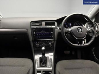 VOLKSWAGEN E-GOLF 35.8kWh e-Golf Hatchback 5dr Electric Auto (136 ps)