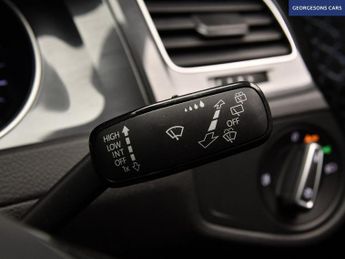 VOLKSWAGEN E-GOLF 35.8kWh e-Golf Hatchback 5dr Electric Auto (136 ps)