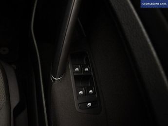 VOLKSWAGEN E-GOLF 35.8kWh e-Golf Hatchback 5dr Electric Auto (136 ps)