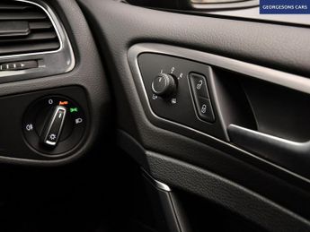 VOLKSWAGEN E-GOLF 35.8kWh e-Golf Hatchback 5dr Electric Auto (136 ps)