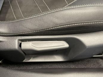 VAUXHALL MOKKA ELECTRIC 50kWh Ultimate SUV 5dr Electric Auto (136 ps)