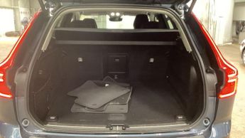 VOLVO XC60 2.0 B5 MHEV Plus SUV 5dr Petrol Hybrid Auto AWD Euro 6 (s/s) (25