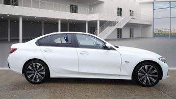 BMW 3 SERIES 2.0 330e 12kWh SE Pro Saloon 4dr Petrol Plug-in Hybrid Auto Euro