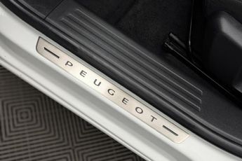 PEUGEOT E-2008 50kWh GT SUV 5dr Electric Auto (136 ps)