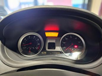 RENAULT CLIO 1.4 16v Dynamique Hatchback 5dr Petrol Manual (158 g/km, 98 bhp)