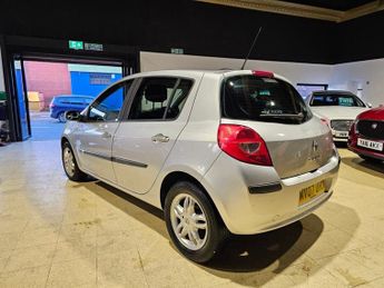 RENAULT CLIO 1.4 16v Dynamique Hatchback 5dr Petrol Manual (158 g/km, 98 bhp)