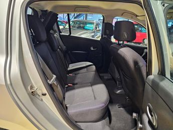 RENAULT CLIO 1.4 16v Dynamique Hatchback 5dr Petrol Manual (158 g/km, 98 bhp)