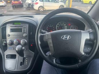 HYUNDAI i800 2.5 CRDi Style MPV 5dr Diesel Auto Euro 5 (170 ps)