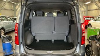 HYUNDAI i800 2.5 CRDi Style MPV 5dr Diesel Auto Euro 5 (170 ps)