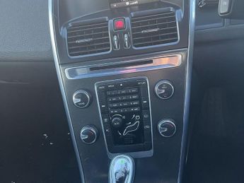 VOLVO XC60 2.0 D4 R-Design SUV 5dr Diesel Geartronic Euro 5 (163 ps)