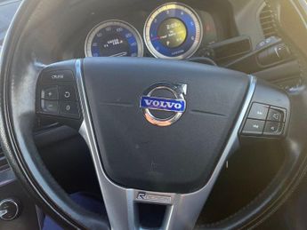 VOLVO XC60 2.0 D4 R-Design SUV 5dr Diesel Geartronic Euro 5 (163 ps)