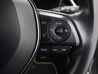 TOYOTA COROLLA 2.0 VVT-h GPF Icon Tech Hatchback 5dr Petrol Hybrid CVT Euro 6 (