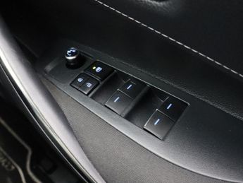 TOYOTA COROLLA 2.0 VVT-h GPF Icon Tech Hatchback 5dr Petrol Hybrid CVT Euro 6 (