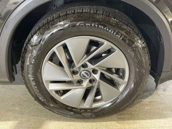 NISSAN QASHQAI 1.3 DIG-T MHEV Acenta Premium SUV 5dr Petrol Hybrid XTRON Euro 6