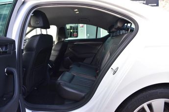 SKODA SUPERB 1.4 TSI iV 13kWh SE L Hatchback 5dr Petrol Plug-in Hybrid DSG Eu