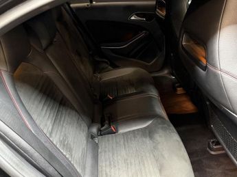 MERCEDES-BENZ A-CLASS 1.5 A180d AMG Line (Executive) Hatchback 5dr Diesel 7G-DCT Euro 