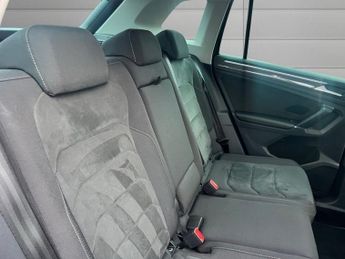 VOLKSWAGEN TIGUAN 2.0 TDI BlueMotion Tech SEL SUV 5dr Diesel DSG Euro 6 (s/s) (150