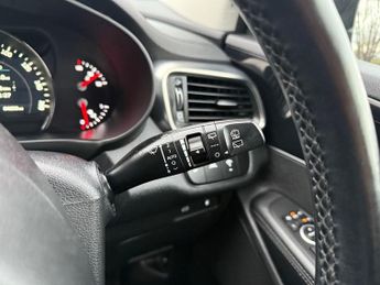 KIA SORENTO 2.2 CRDi KX-3 SUV 5dr Diesel Auto AWD Euro 6 (197 bhp)