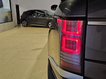 LAND ROVER RANGE ROVER 4.4 SD V8 Autobiography SUV 5dr Diesel Auto 4WD Euro 5 (339 ps)