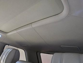 LAND ROVER RANGE ROVER 4.4 SD V8 Autobiography SUV 5dr Diesel Auto 4WD Euro 5 (339 ps)