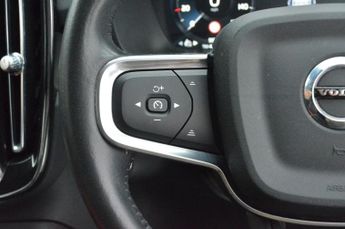 VOLVO XC40 2.0 B4 MHEV Inscription SUV 5dr Petrol Hybrid Auto Euro 6 (s/s) 