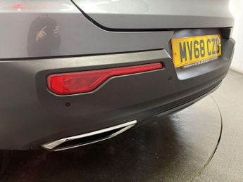 VOLVO XC40 2.0 D4 R-Design Pro SUV 5dr Diesel Auto AWD Euro 6 (s/s) (190 ps