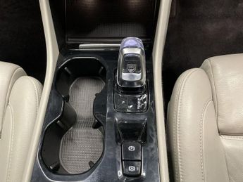 VOLVO XC40 2.0 D4 Inscription Pro SUV 5dr Diesel Auto AWD Euro 6 (s/s) (190