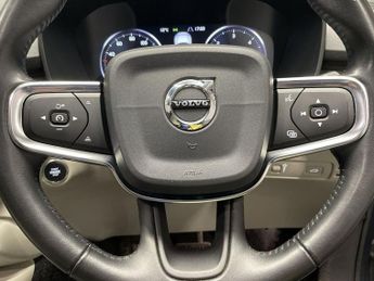 VOLVO XC40 2.0 D4 Inscription Pro SUV 5dr Diesel Auto AWD Euro 6 (s/s) (190