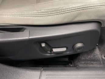 VOLVO XC40 2.0 D4 Inscription Pro SUV 5dr Diesel Auto AWD Euro 6 (s/s) (190