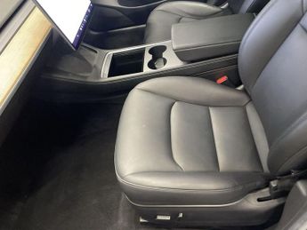 TESLA Model 3 Standard Range Plus Saloon 4dr Electric Auto RWD (241 bhp)