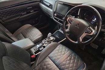 MITSUBISHI OUTLANDER 2.4h TwinMotor 13.8kWh Exceed SUV 5dr Petrol Plug-in Hybrid CVT 