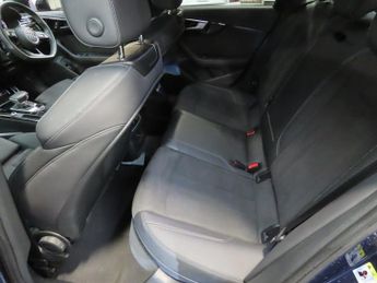 AUDI A4 2.0 TDI 40 Black Edition Saloon 4dr Diesel S Tronic quattro Euro