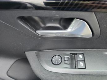PEUGEOT E-208 50kWh Active, Electric Automatic, 6,845 miles, 1 owner, 16' Allo