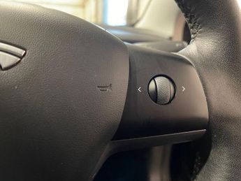 TESLA Model 3 Standard Range Plus Saloon 4dr Electric Auto RWD (241 bhp)