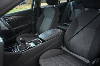 VAUXHALL INSIGNIA 1.5 Turbo D SE Nav Grand Sport 5dr Diesel Manual Euro 6 (s/s) (1