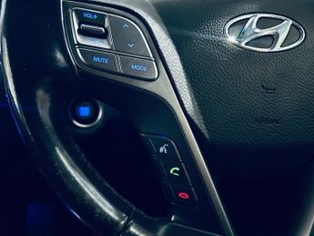 HYUNDAI SANTA FE 2.2 CRDi Premium SE SUV 5dr Diesel Auto 4WD Euro 5 (7 seat) (194